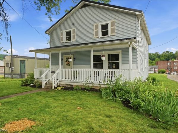 113 Washington St , Elizabeth, WV 26143