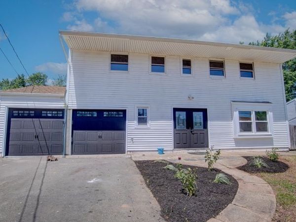 14 Surrey Rd, Franklin, NJ 08873