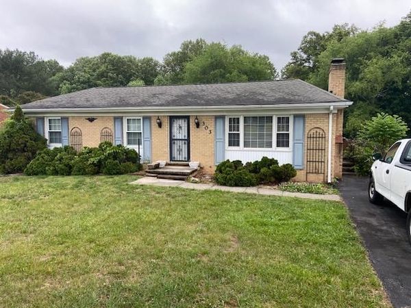303 Knollwood DR , Troutville, VA 24175