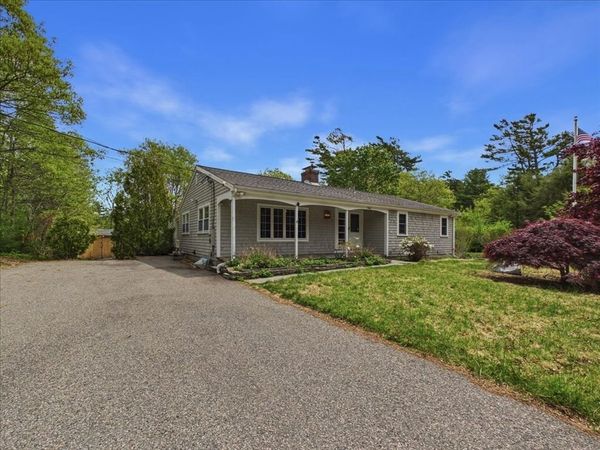 40 Bennets Neck Dr, Bourne, MA 02559