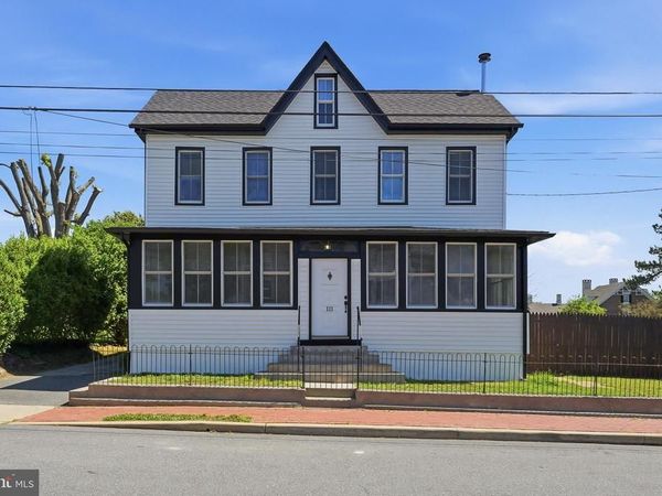 111 N MAIN STREET, SAINT GEORGES, DE 19733