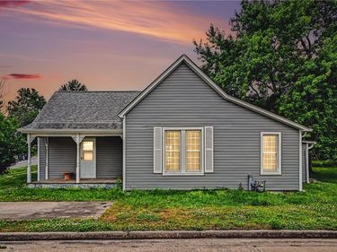 308 S Bridge Street, Smithville, MO 64089
