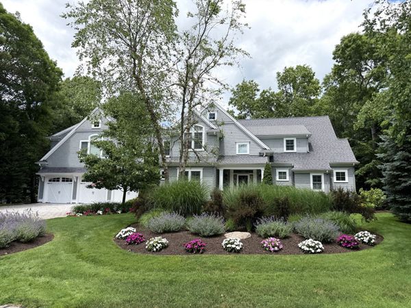 4 Tamarack Ln, Sandwich, MA 02563