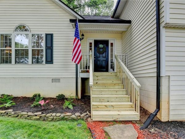 95 N Gwinnett Street , Buford, GA 30518
