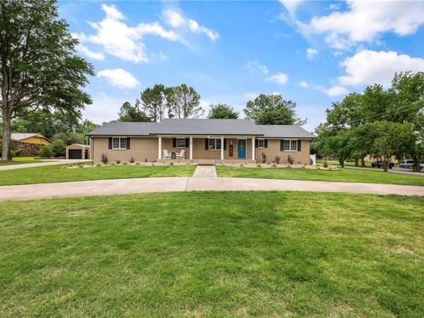 1609 SW 2nd Street , Bentonville, AR 72712
