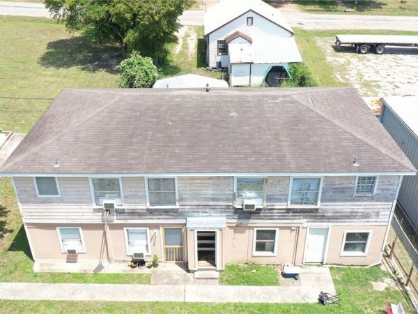 305 E River Street , Victoria, TX 77901