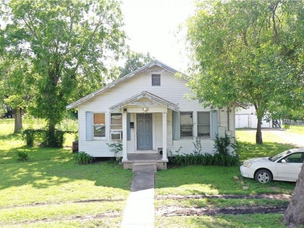 1704 N Goldman Street , Victoria, TX 77901