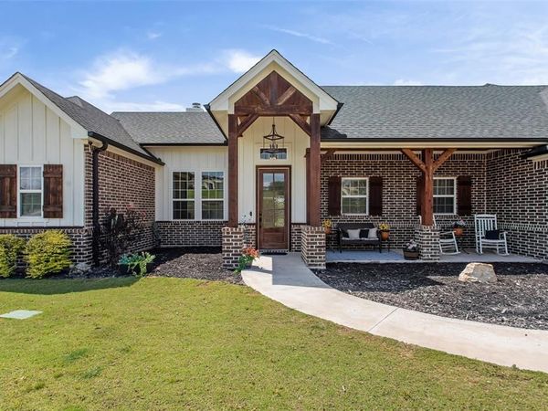1064 Eagles Bluff Drive, Weatherford, TX 76087