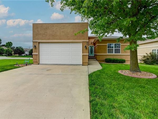 801 NE Sonora Valley Circle, Blue Springs, MO 64014
