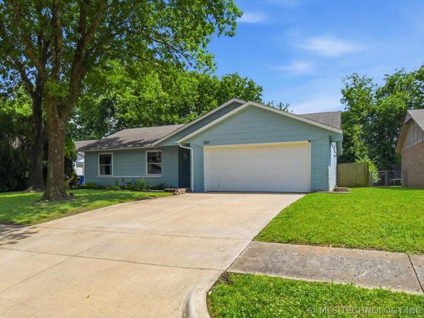 209 E Austin Street, Broken Arrow, OK 74011