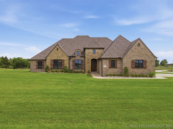 8438 E 106th Place N, Owasso, OK 74055