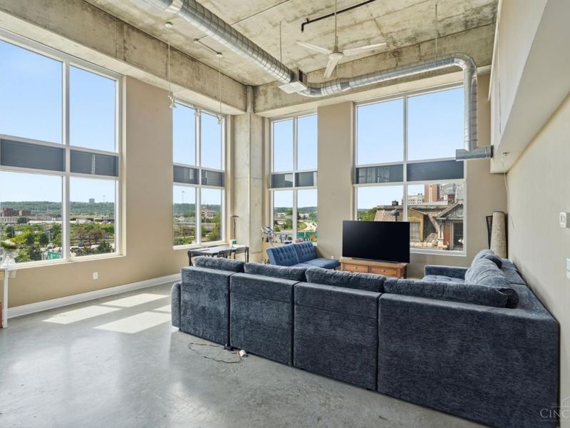 353 W 4th Street, Unit 401, Cincinnati, OH 45202 Photo 5