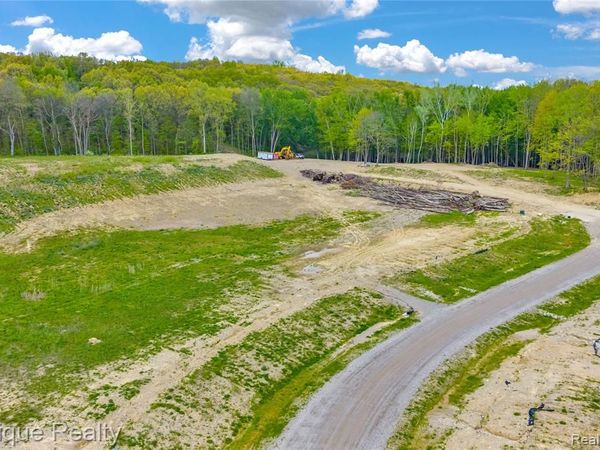 2797 Park Ridge Road, White Lake Twp, MI 48383