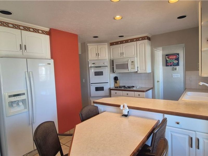 73 E Hillsdale Avenue, Seven Hills, OH 44131 Photo 11