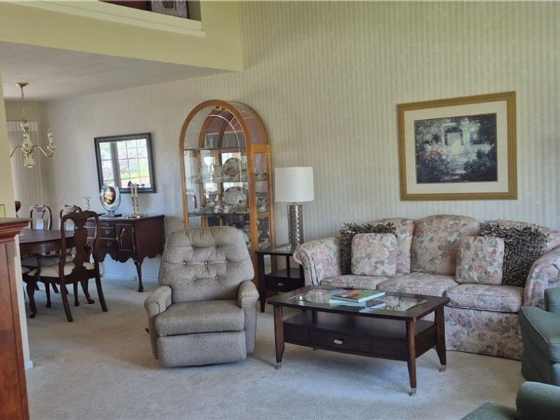 73 E Hillsdale Avenue, Seven Hills, OH 44131 Photo 3