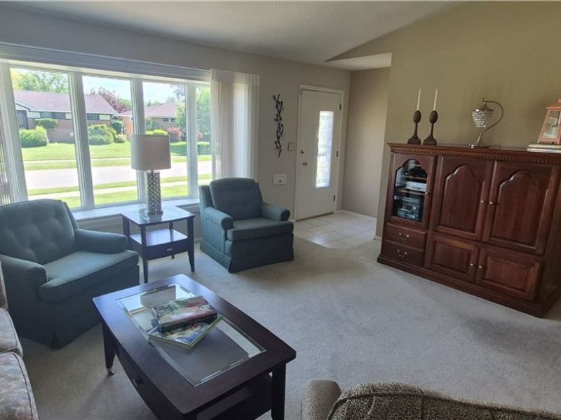 73 E Hillsdale Avenue, Seven Hills, OH 44131 Photo 5