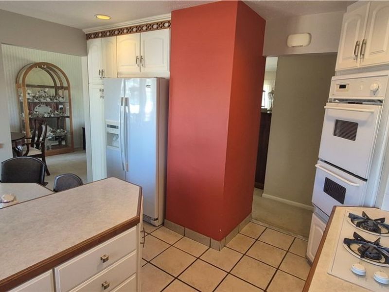 73 E Hillsdale Avenue, Seven Hills, OH 44131 Photo 8