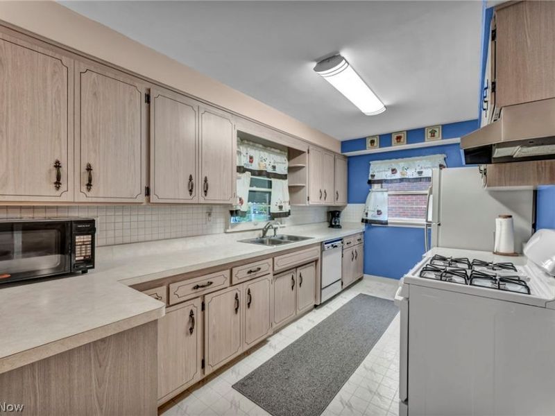 28110 Lake Shore Boulevard, Euclid, OH 44132 Photo 11