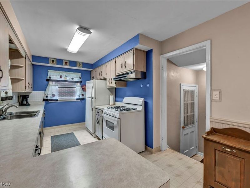 28110 Lake Shore Boulevard, Euclid, OH 44132 Photo 12