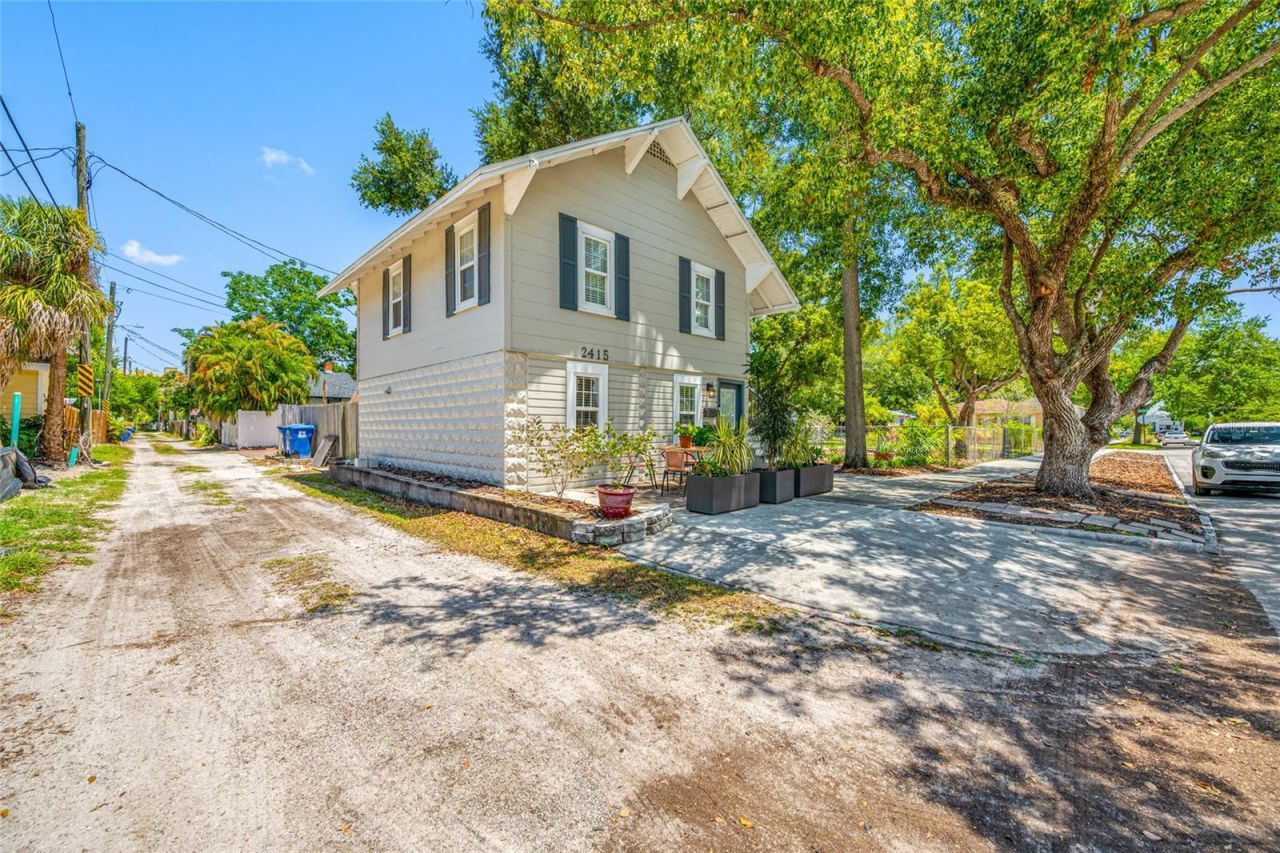 2415 11th Street N, Saint Petersburg, FL 33704 Photo