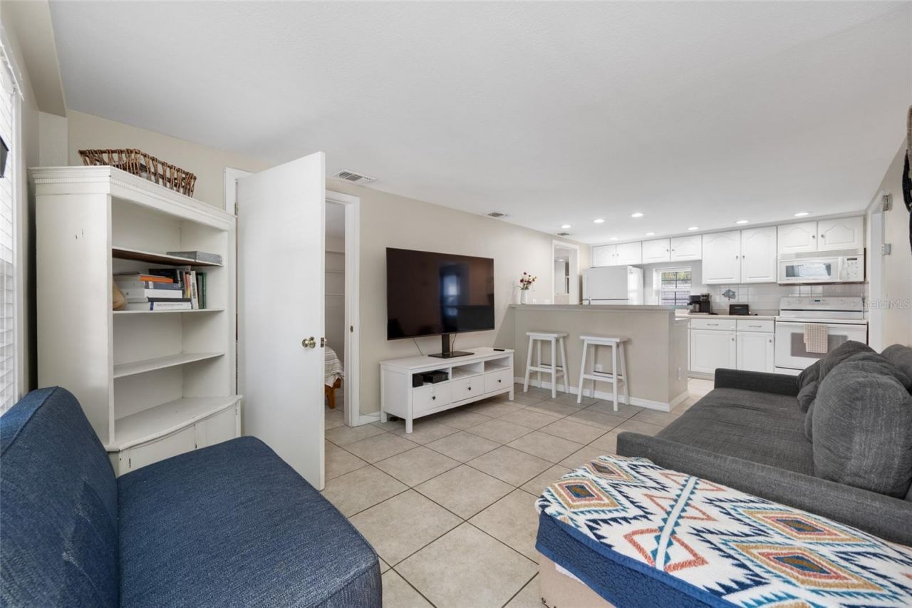 2415 11th Street N, Saint Petersburg, FL 33704 Photo
