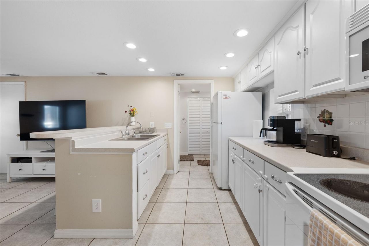 2415 11th Street N, Saint Petersburg, FL 33704 Photo