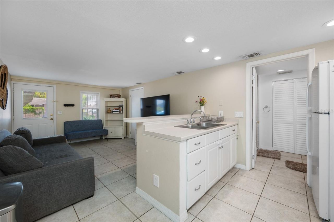 2415 11th Street N, Saint Petersburg, FL 33704 Photo