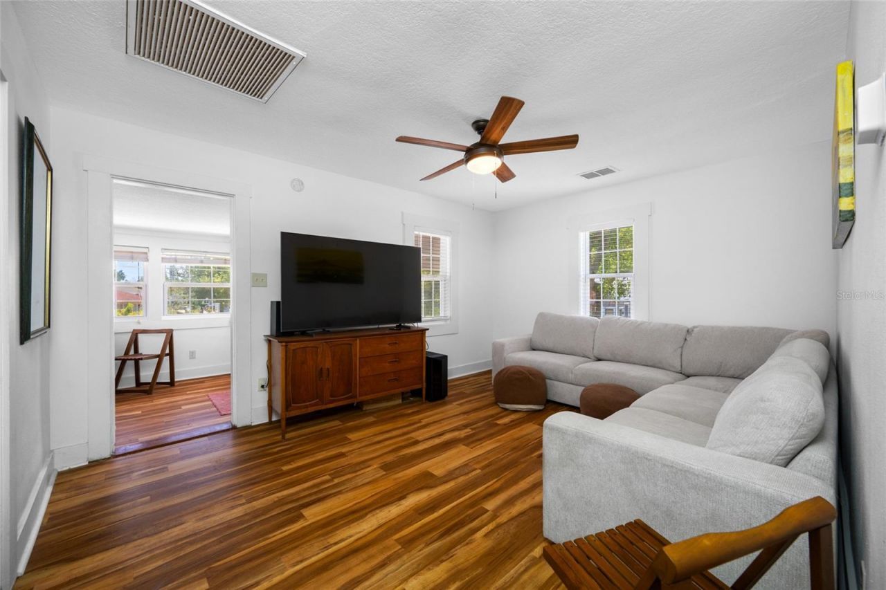 2415 11th Street N, Saint Petersburg, FL 33704 Photo