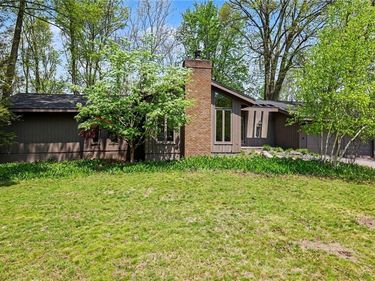 8 Lodge Pole Road, Pittsford, NY 14534
