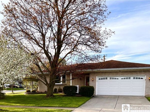 4 Oakwood Drive , Cheektowaga, NY 14227