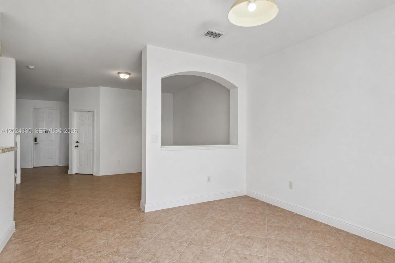 8121 NW 108th Pl, Doral, FL 33178 Photo