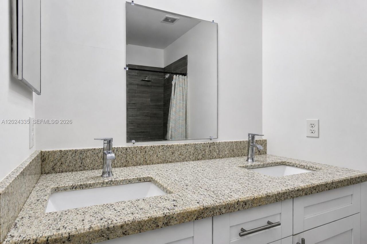 8121 NW 108th Pl, Doral, FL 33178 Photo