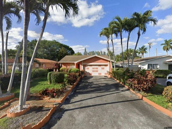 6225 SW 59th St , South Miami, FL 33143