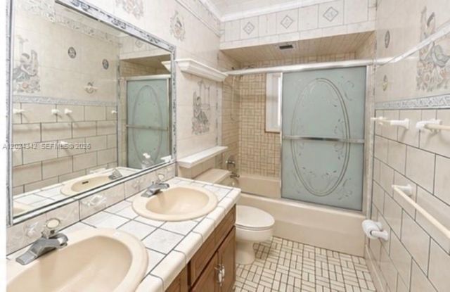 6225 SW 59th St , South Miami, FL 33143 Photo