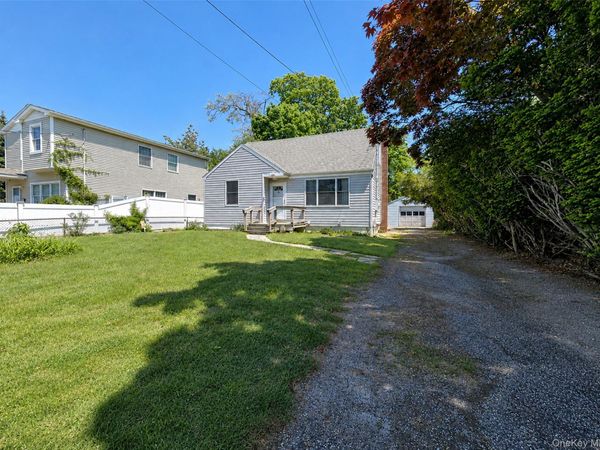 23 Robbins Avenue, Islip, NY 11751