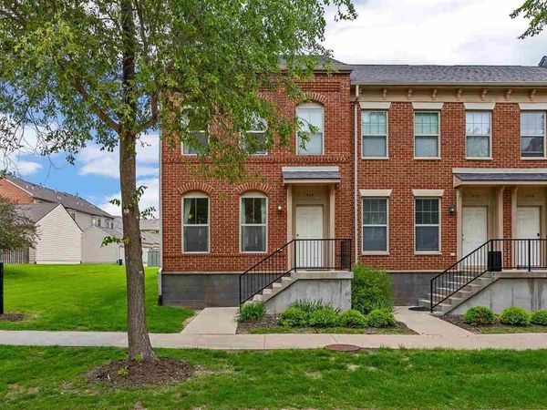 1063 Walker Cir, Iowa City, IA 52245
