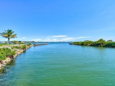 4 Harbour Isle Drive E, Unit 106, Fort Pierce, FL 34949 Photo