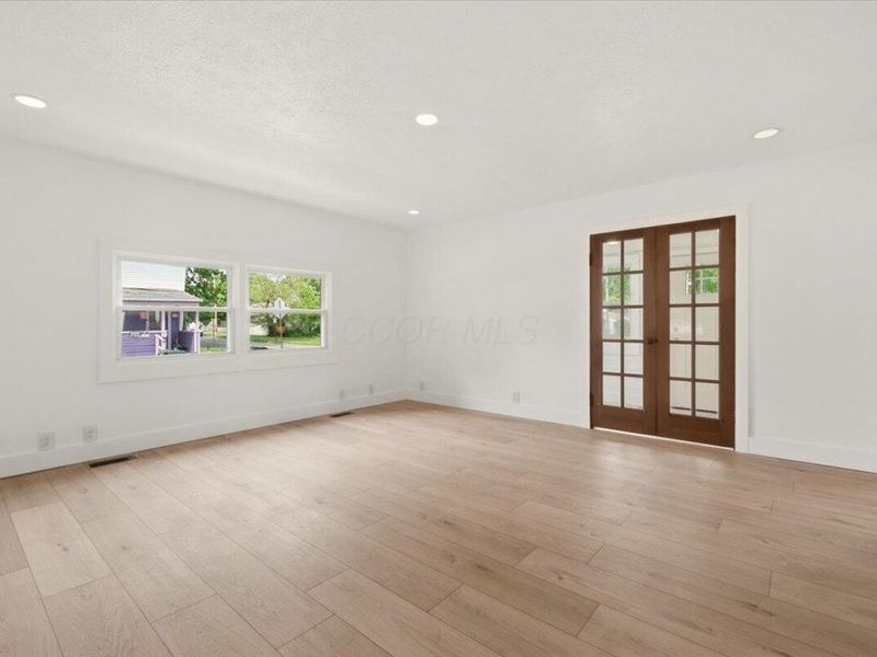 706 E Burgess Street , Mount Vernon, OH 43050 Photo 5
