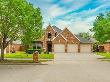 2504 Maple Stream Drive, Fort Worth, TX 76177