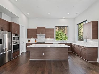 381 E Greenbriar Lane, Unit 501, Dallas, TX 75203