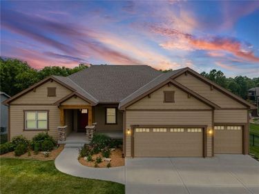 13275 N Silver Ridge Drive, Platte City, MO 64079