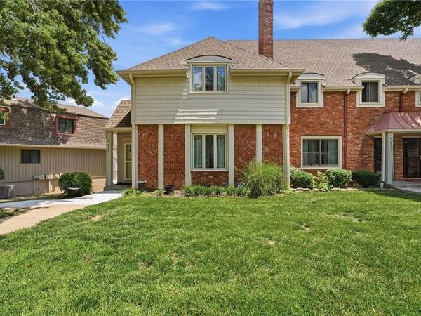 8399 Waukomis Drive, Kansas City, MO 64154
