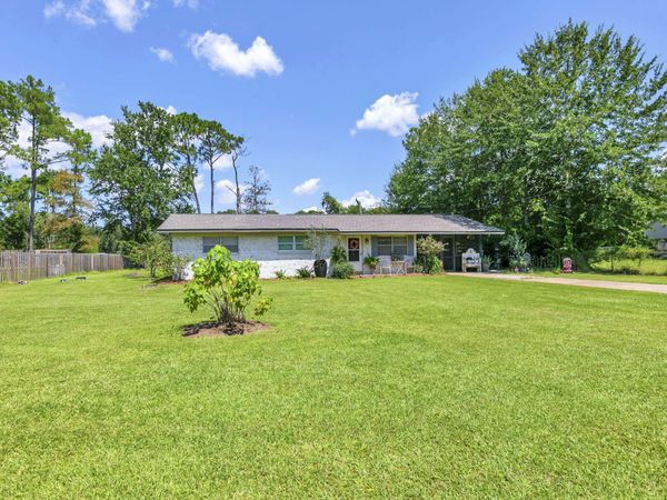 90 Jones Drive, Freeport, FL 32439