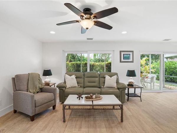 22 Kings RD, Unit A19, NAPLES, FL 34112