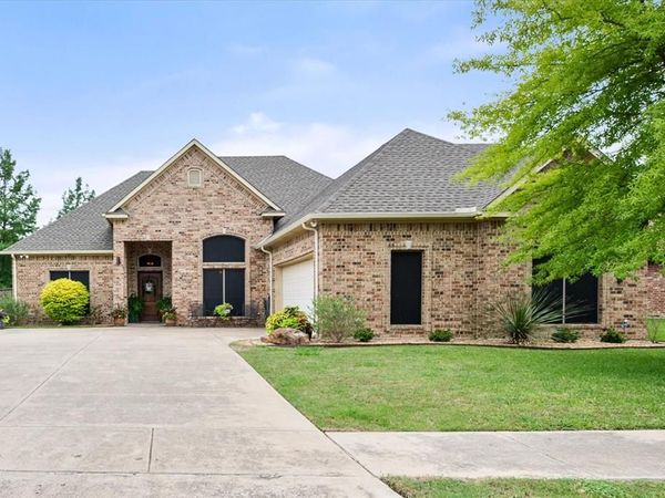 1103 Louise Lane , Ennis, TX 75119