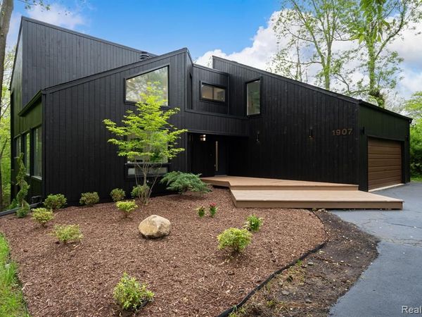1907 Raymond Place, Bloomfield Hills, MI 48302