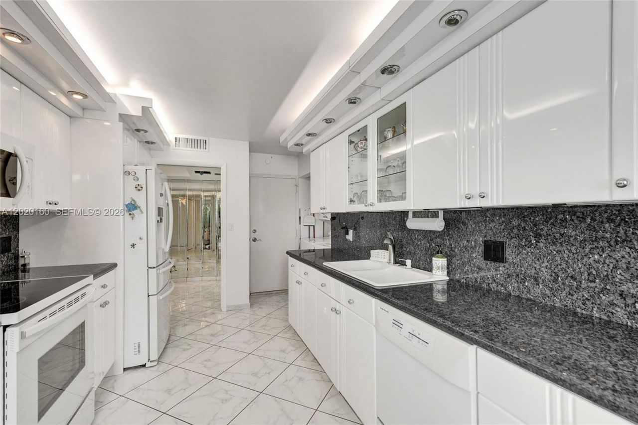 1920 S Ocean Dr, Unit 16B, Hallandale Beach, FL 33009 Photo