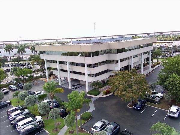 290 NW 165th St , Unit M-800, Miami, FL 33169