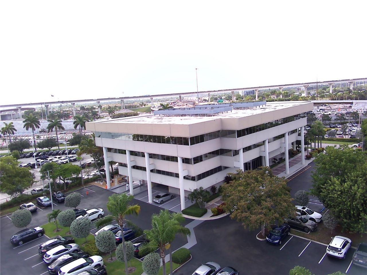 290 NW 165th St , Unit P-600, Miami, FL 33169 Photo