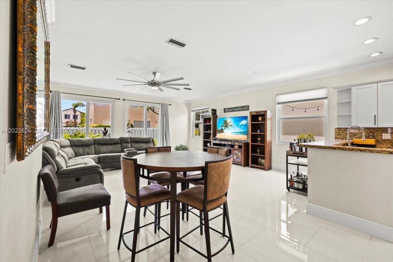 668 NW 155th Ter, Pembroke Pines, FL 33028 Photo
